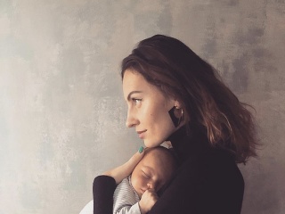 Sexi mamička Monika Sakmanova