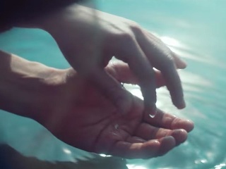 Láska vyjadrená dotykmi rúk: