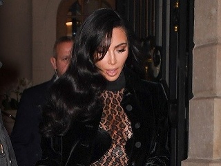 Kim Kardashian sa navliekla