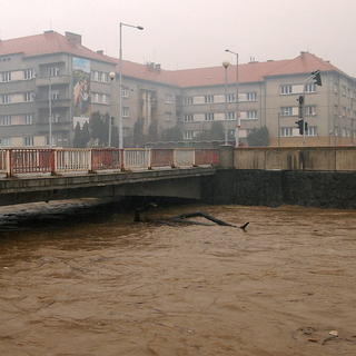 Záplavy naďalej trápia stred