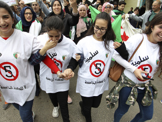 Alžírske ženy pochodujú na