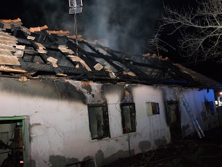 FOTO Nočný požiar domu