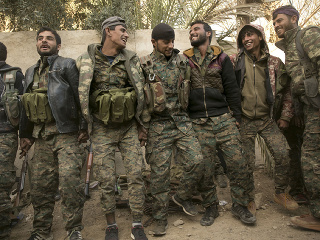 Vojaci sýrskych demokratických síl