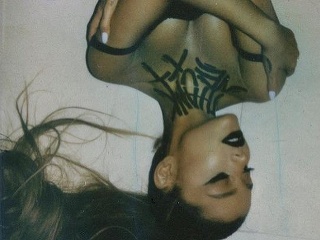 Ariana Grande dozrela. Ťažký