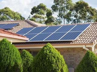 Zdieľanie elektriny zo solárnych