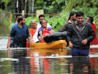 100 ročná voda zmietla
