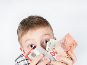 Dospelí s deťmi sú