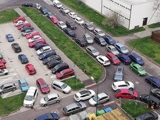 Parkovacia brutalita v Petržalke: