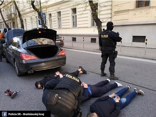 FOTO Polícia zatkla štyroch