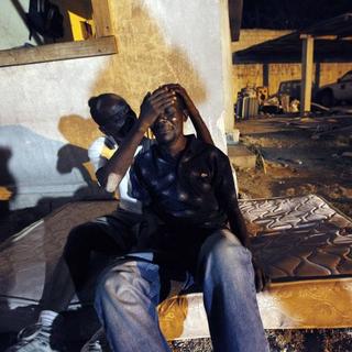 Haiťania spia na uliciach,