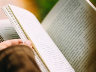 RECENZIA Slovenská autorka otvára