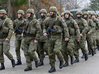 Slovenskí vojaci budú na