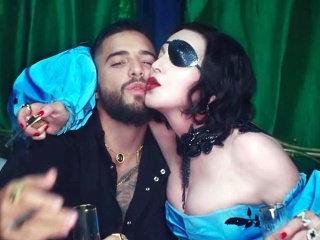 Zvodný tanec, intímnosti a