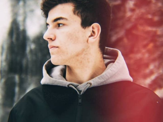 Mladý fotograf Andrej fotí