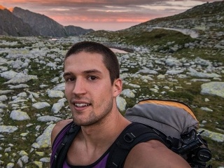 Adam Milo fotkami ukazuje