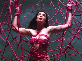 Halsey pritvrdila: S novinkou