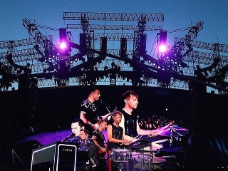 Muse sú naživo bez