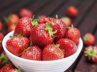 Jahody chránia oči aj