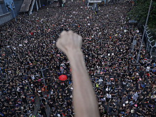 Protesty v Hongkongu neutíchajú:
