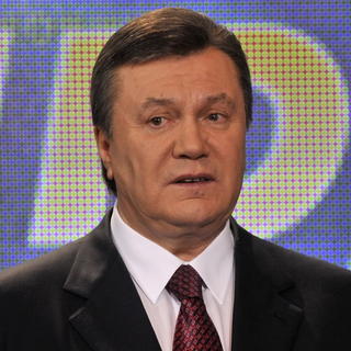 Janukovyč zatiaľ vedie nad
