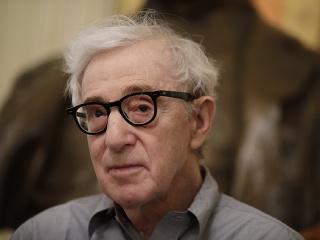 Woody Allen si dal