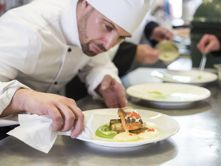 Slušný plat a krásne