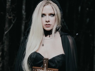 VIDEO: Avril Lavigne v