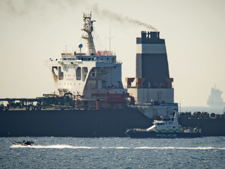 Spor o ruský tanker