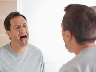 Farba jazyka môže predpovedať