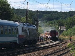 Vlak horel medzi stanicami