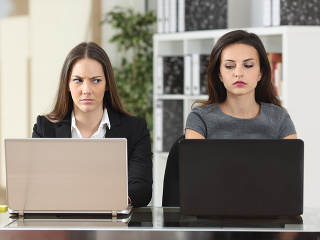 Závidíte kolegovi úspech a