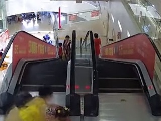VIDEO Horor na eskalátore: