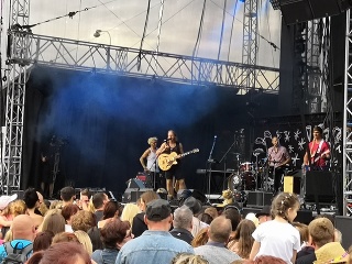 Tomáš Klus počas koncertu