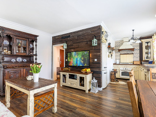 obývačka s kuchyňou