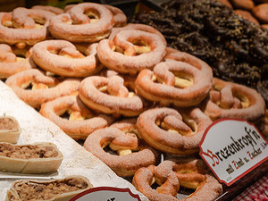 Kto miluje hotovosť viac