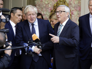 Juncker začína ustupovať: Ak