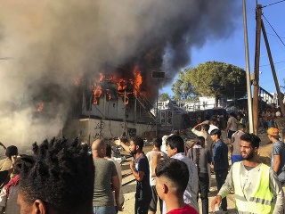 Požiar v obrovskom utečeneckom
