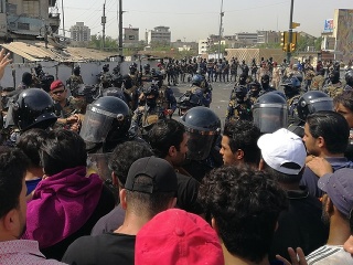 Protesty v Bagdade neutíchajú.