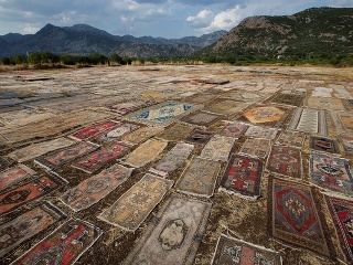 Sušenie kobercov v Turecku