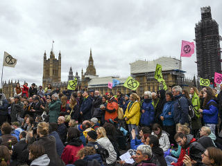 Londýn pod náporom protestov:
