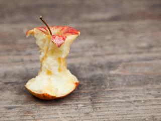 Ohryzok z jablka nepatrí