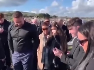 VIDEO Na pohrebe zažili