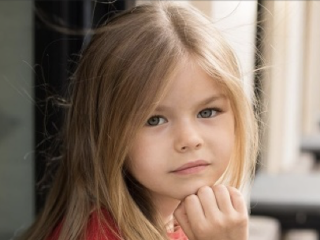 Šesťročná Alina z Ruska