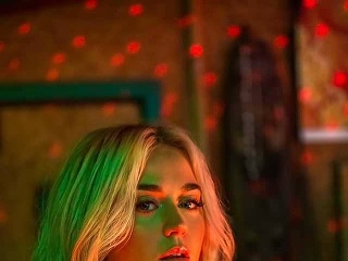 Katy Perry svedčí, keď