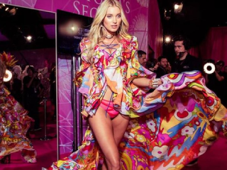 Výnimočne krásna blondínka Elsa