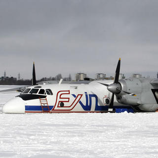 Lietadlo na zamrznutom jazere