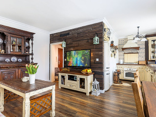 obývačka s kuchyňou