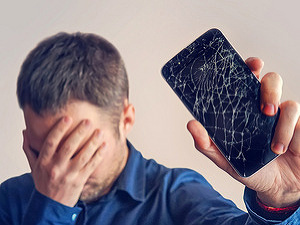 Ľútosť nad rozbitým telefónom