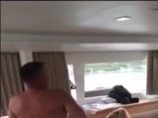 Prostitútky na jachte, skupinový sex a video na pornostránke ...