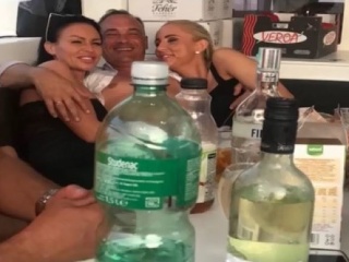 Prostitútky na jachte, skupinový sex a video na pornostránke ...
